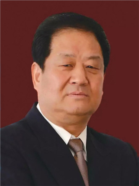 學(xué)科帶頭人、烹飪大師——李創(chuàng)倫,男,漢族,1954年出生,陜西渭南人。 現(xiàn)為資深級注冊中國烹飪大師、渭南新東方烹飪學(xué)校教授、中國名廚專業(yè)委員會委員、中國餐飲業(yè)認(rèn)定師、國家高級烹調(diào)技師、全國餐飲業(yè)國家一級評委、國家烹飪技術(shù)比賽裁判員、全國第屆烹飪大賽(云南)賽區(qū)裁判員、全國第五屆烹飪大賽(石家莊)賽區(qū)裁判員、全國第六屆烹飪大賽(長沙)賽區(qū)副裁判長、全國第七屆烹飪大賽(浙江)賽區(qū)裁判員、2015年全國高等職業(yè)烹飪大賽(楊州)賽區(qū)裁判員、陜西省資深烹飪大師、榮獲陜西省人民政府“陜西省技術(shù)能手”光榮稱號。