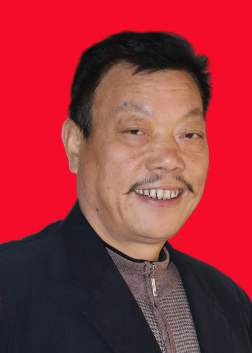 楊秦安——國家一級廚師 原西安飯店廚師長,從事烹飪教學(xué)十多年,在全國及省、市各類烹飪大賽中多次獲得金獎,被省、市人力資源和社會保障局評為優(yōu)秀校長。